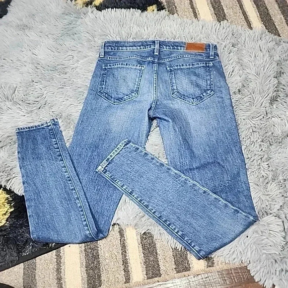 Wildfox Pamela Midrise jeans. Size 27 - Picture 8 of 10
